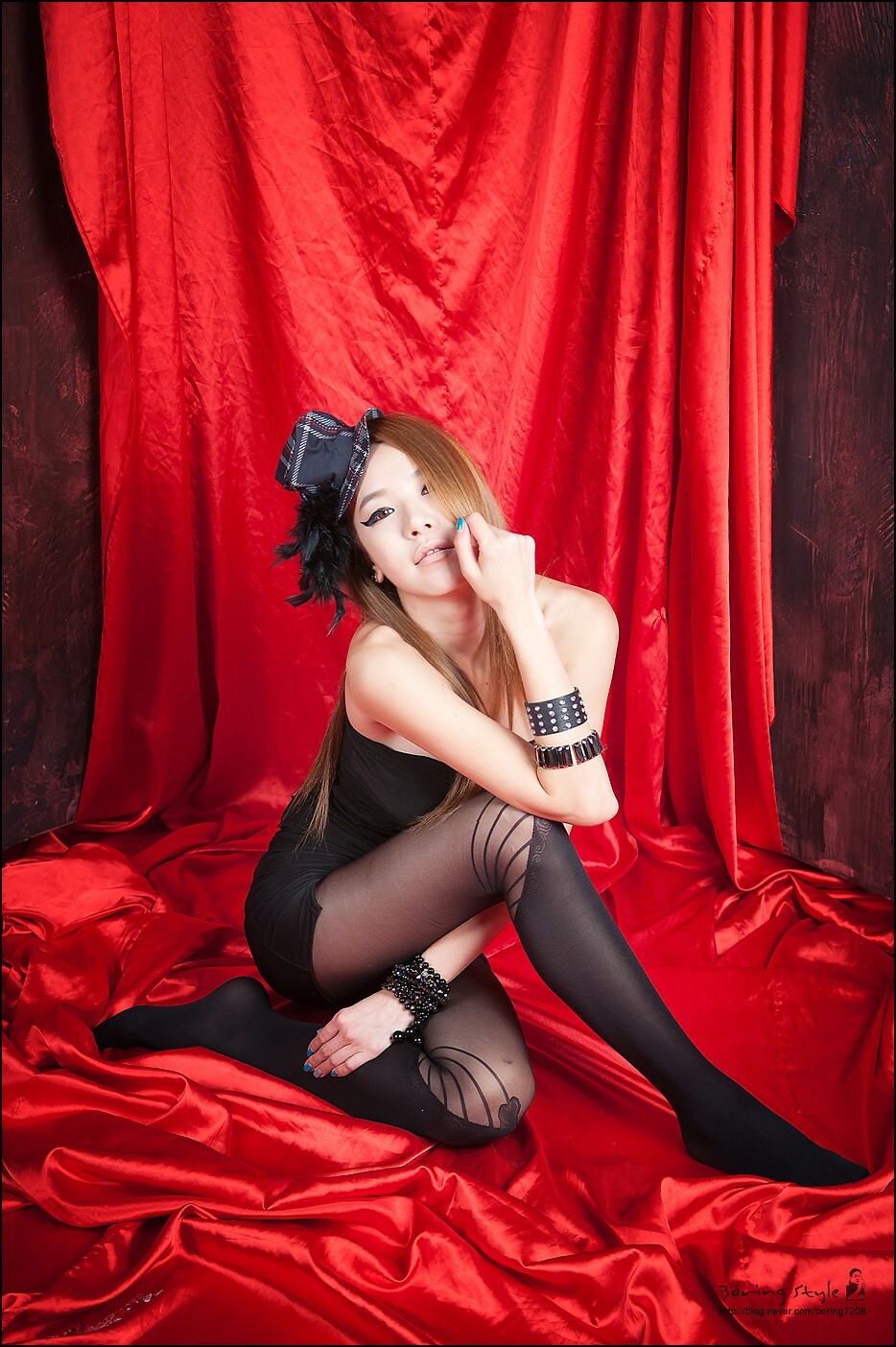 [网络收集] 2013.08.05 韩国车模李宗彬-性感黑丝